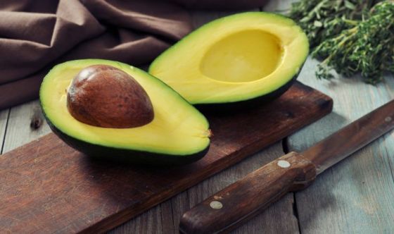 Un avocado al giorno per abbassare il colesterolo Un avocado al giorno per abbassare il colesterolo