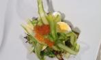Uova di quaglia con asparagi e uova di salmone